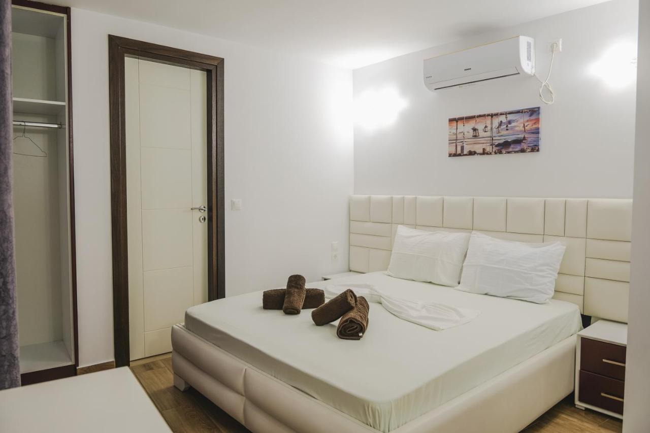 Fori'S Rooms Himare Exterior foto