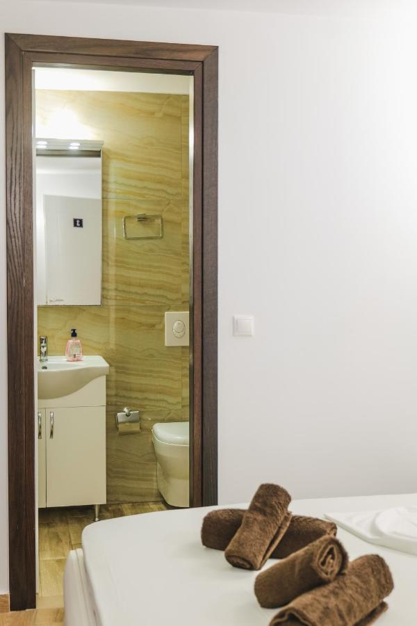 Fori'S Rooms Himare Exterior foto