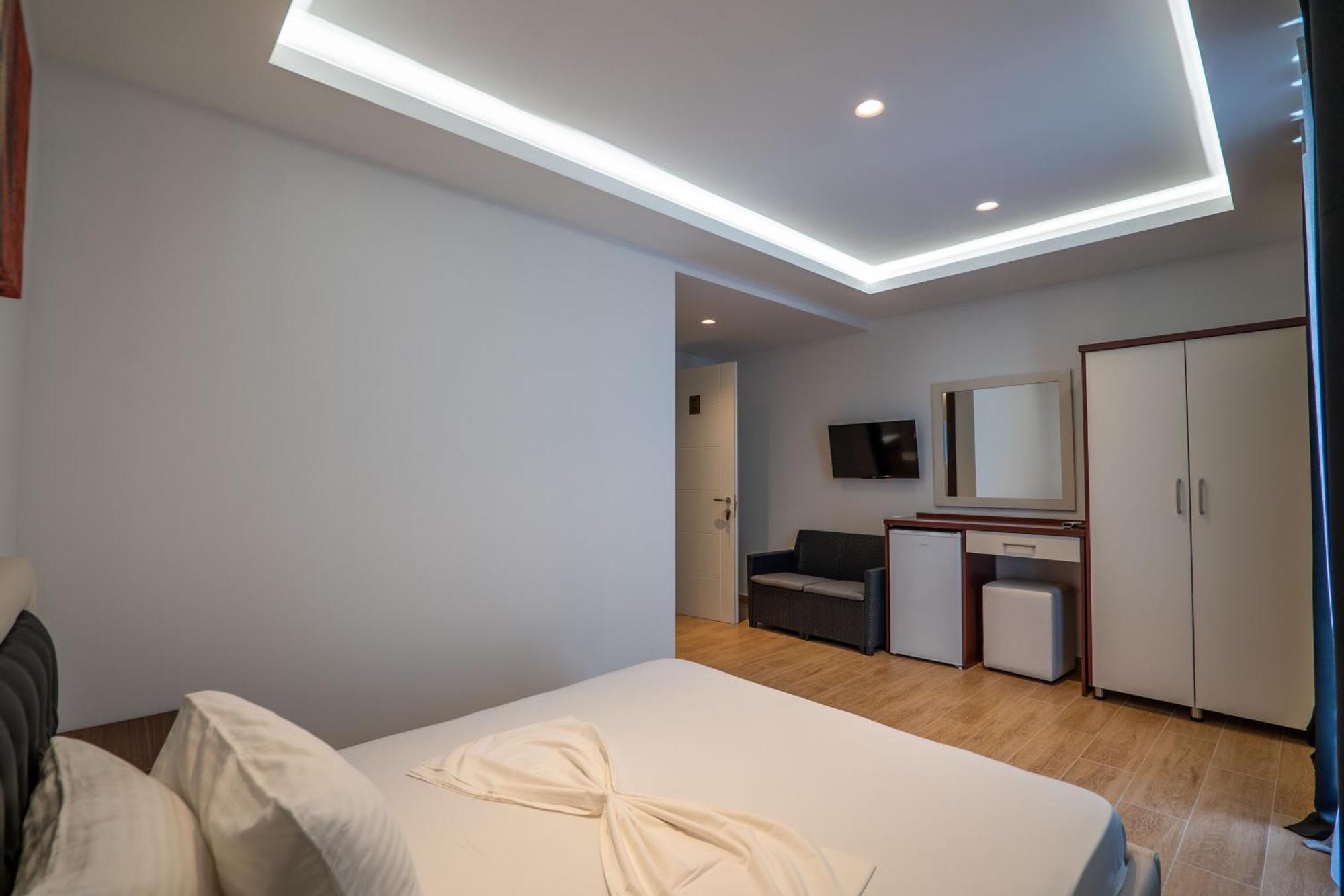 Fori'S Rooms Himare Exterior foto