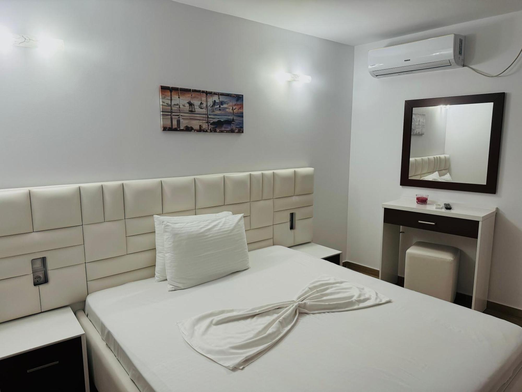Fori'S Rooms Himare Exterior foto