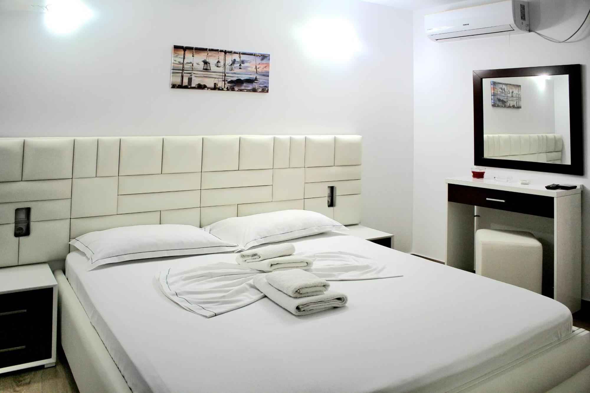 Fori'S Rooms Himare Exterior foto