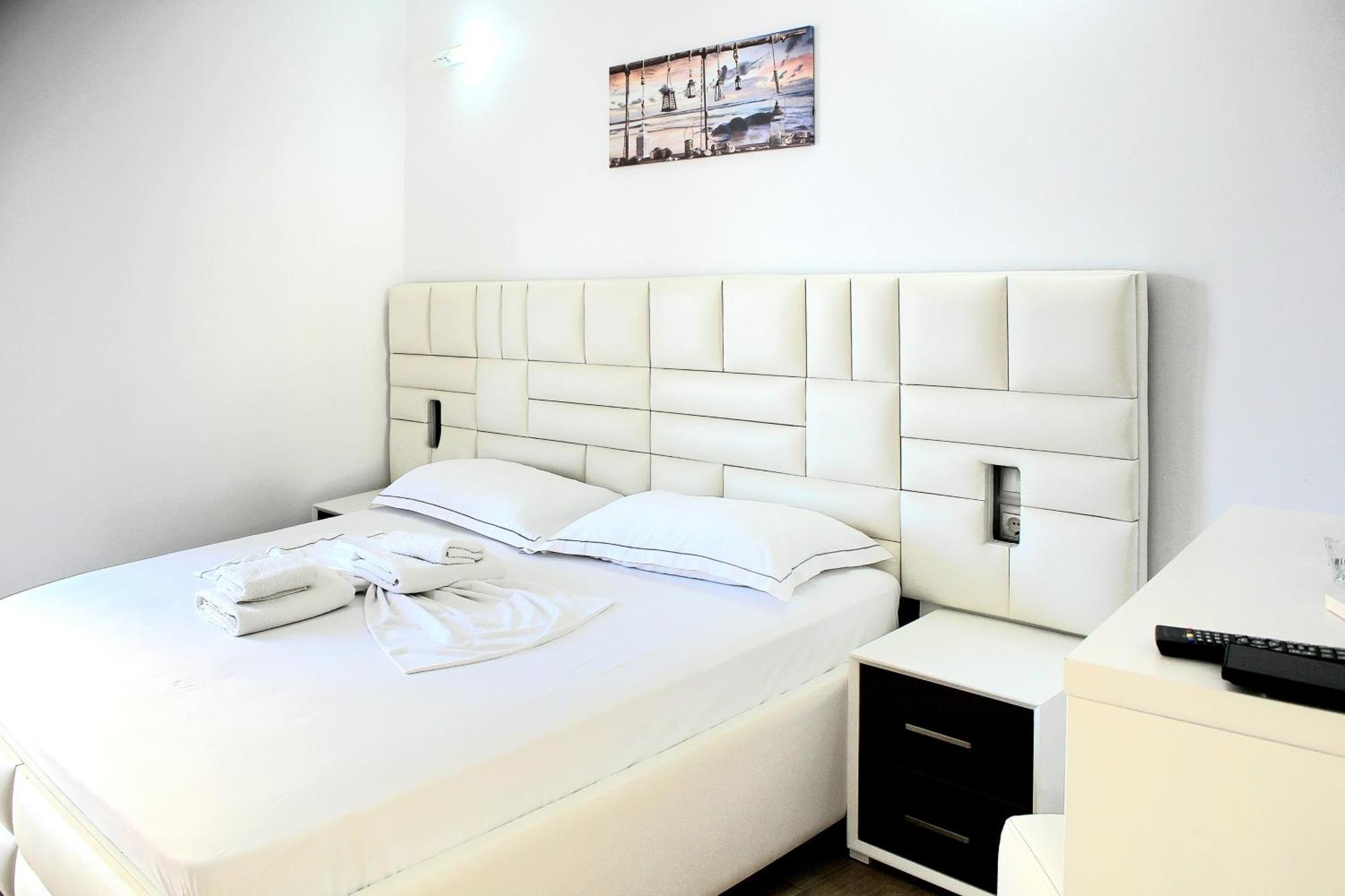 Fori'S Rooms Himare Exterior foto