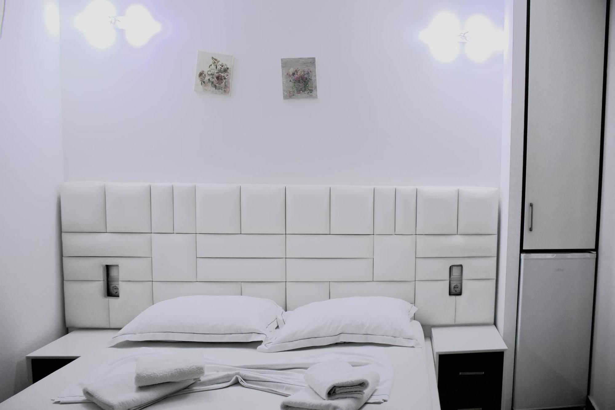 Fori'S Rooms Himare Exterior foto