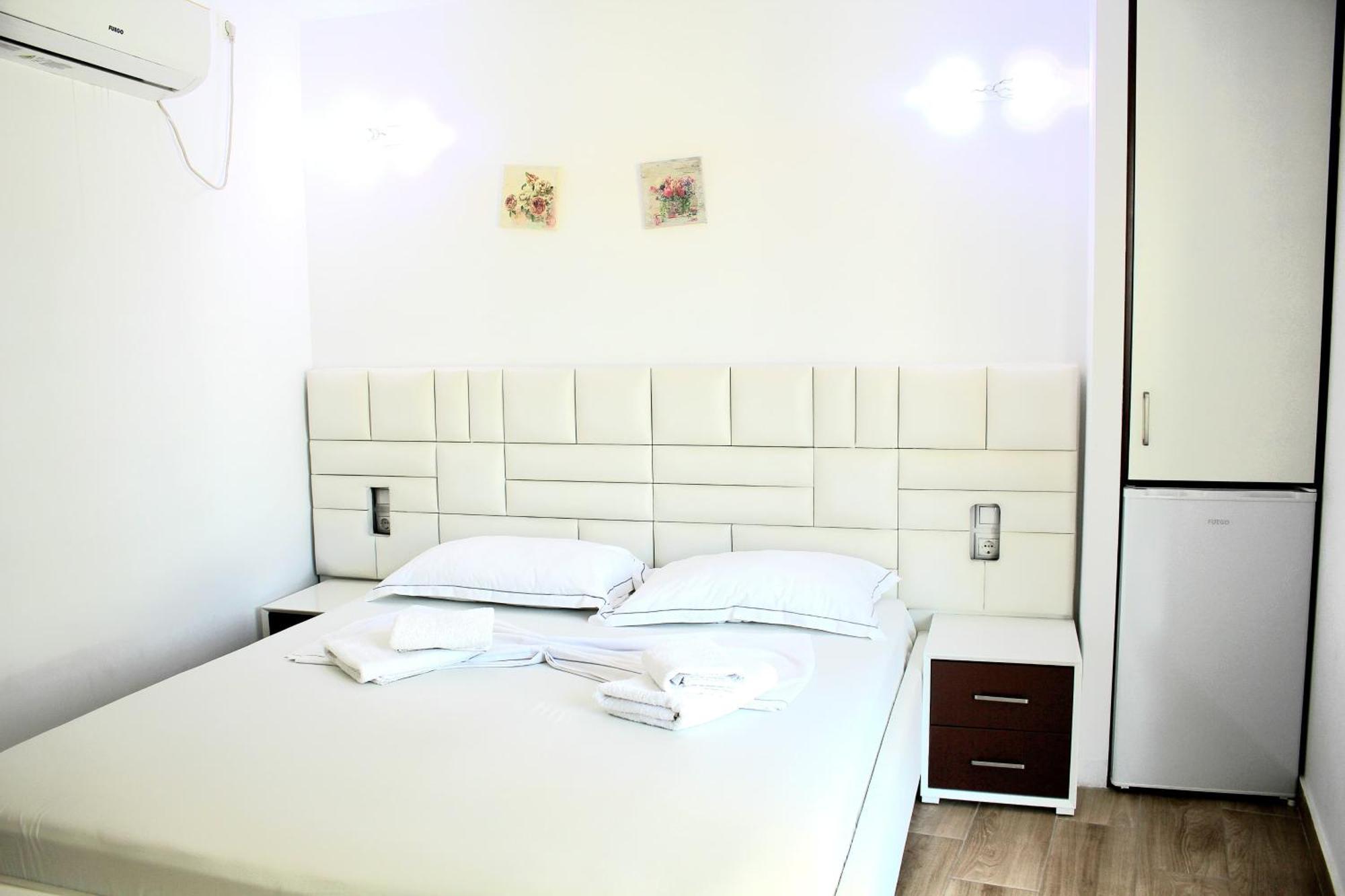 Fori'S Rooms Himare Exterior foto